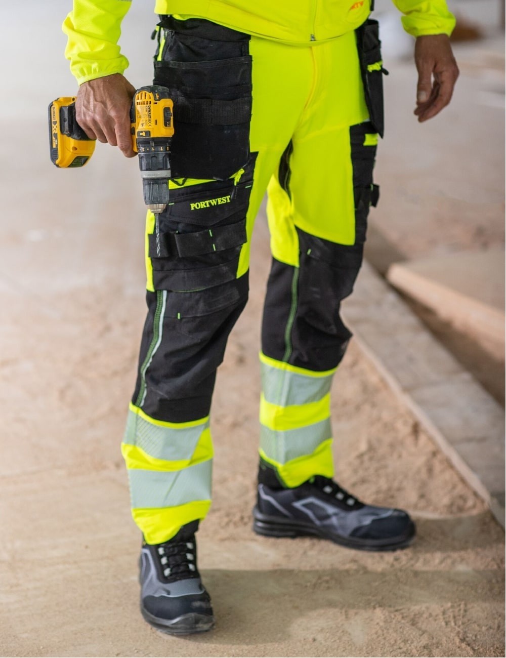Portwest DX442 Stretch Hi vis Trousers Balticworkwear Portwest DX442 Stretch Hi vis Trousers Balticworkwear