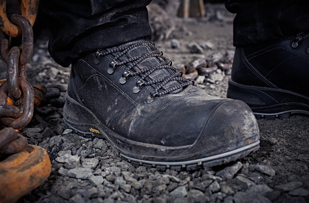 Work shoes - generally in the field of work shoes